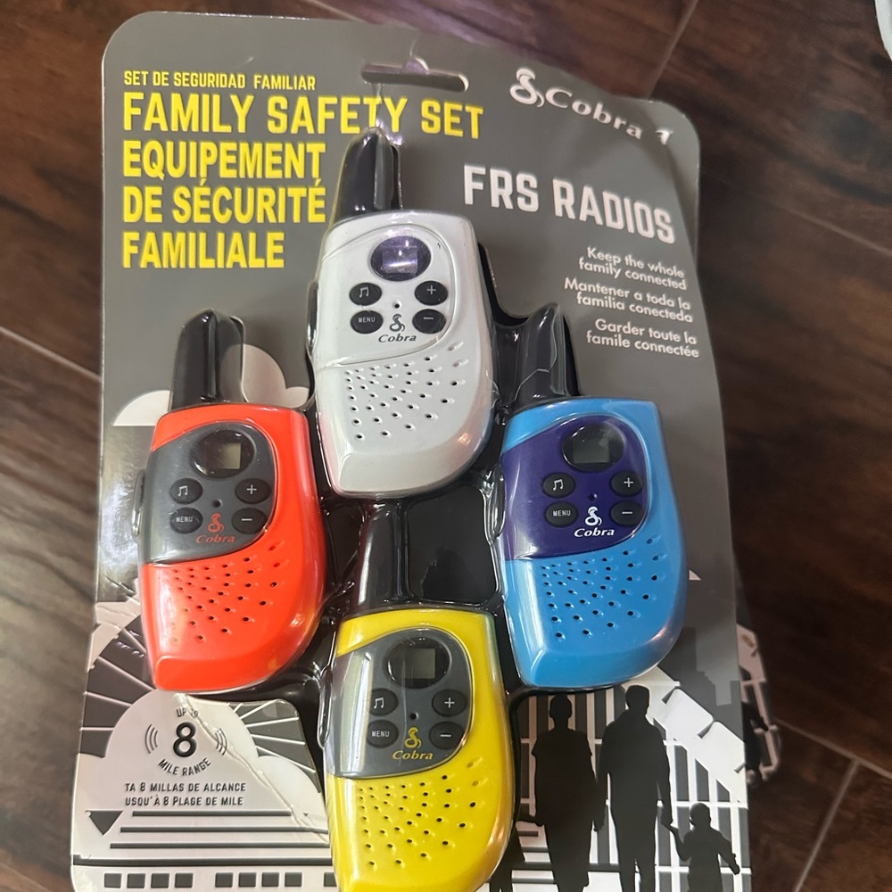 Cobra SH130-4 8-Mile 2-Way Radio/Walkie Talkies Family Safety Set